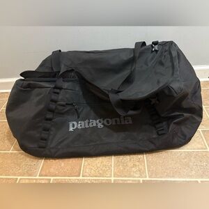 Patagonia Black Hole 100L Duffle Bag Pre-owned condition- no backpack straps